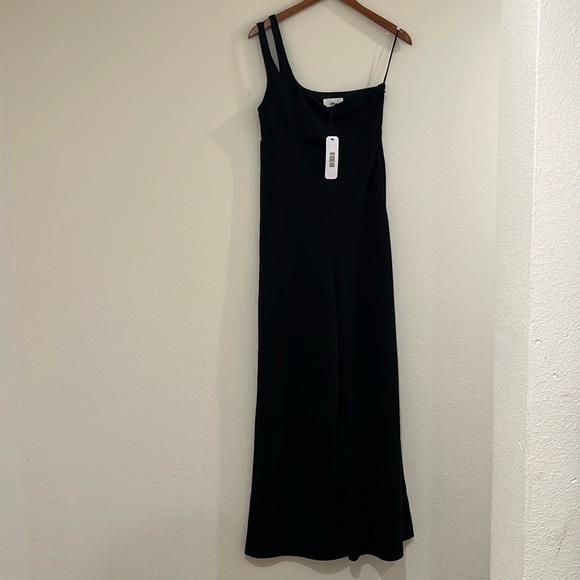 NWT Vici \\ Olia Black ‘Brayden’ One Shoulder Jumpsuit - Picture 4 of 16